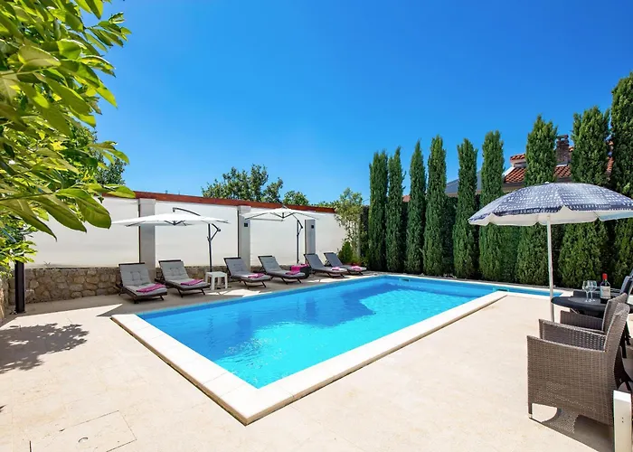 Daire House Rose With Private Pool And Garden - Happy Pinezići