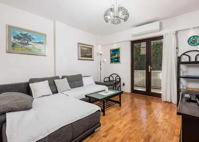 Daire House Rose With Private Pool And Garden - Happy Pinezići