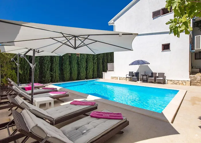 House Rose With Private Pool And Garden - Happy * Pinezići