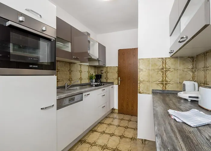 Daire House Rose With Private Pool And Garden - Happy Pinezići