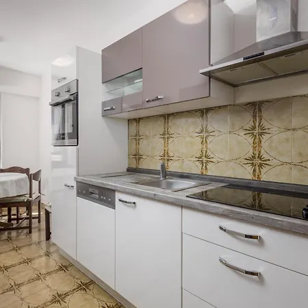House Rose With Private Pool And Garden - Happy Appartamento