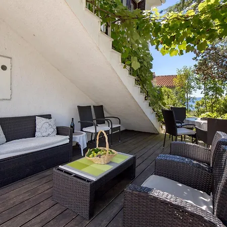 House Rose With Private Pool And Garden - Happy Appartamento