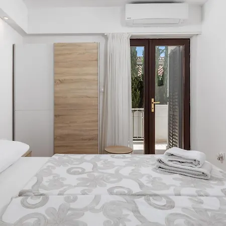 شقة House Rose With Private Pool And Garden - Happy Pinezići