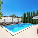 Apartment House Rose With Private Pool And Garden - Happy Pinezici (Krk)