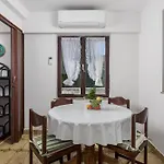 House Rose With Private Pool And Garden - Happy Apartment Pinezici (Krk)